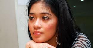 Cuek, Gracia Indri Pasrah Cari Cowok