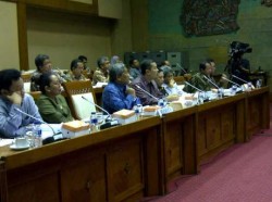 Rapat di DPR, Nuh Dicecar tentang Keterlambatan & Keabsahan UN