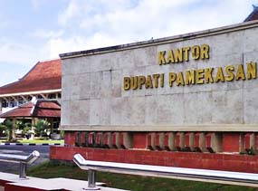 Bupati Pamekasan Tolak Ajakan Mahasiswa