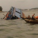 Kapal Bermuatan Sembako Karam di Tanjung Emas