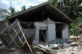 Massa Kembali Rusak Rumah Penganiaya Guru Silat