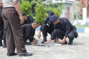 Polres Sampang Musnahkan Mercon Cabe Rawit