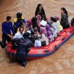 Satu Tewas, 800 Rumah Rusak, Ratusan Ternak Hilang