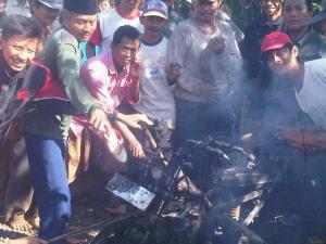 Lukai Korban, 2 Jambret Dimassa – Motor Dibakar