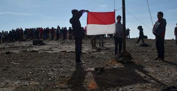 Peringati HUT Kemerdekaan, 3.000 Lebih Pendaki Padati Semeru