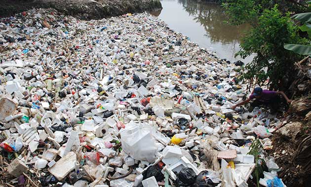 Awas, Buang Sampah di Sungai Bisa Ditangkap