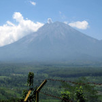 TNBTS Larang Upacara Agustusan di Puncak Semeru