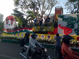 Pawai Pasangan Cagub-Cawagub Macetkan Lalulintas