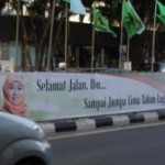 Spanduk Sindir Khofifah Bertebaran di Jalan