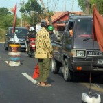 Diharamkan MUI, Pungutan Amal Masjid di Jalan Kian Marak