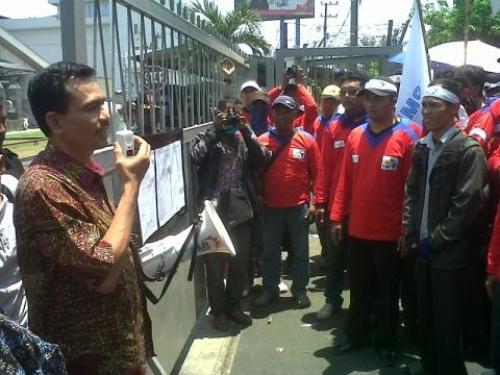 DPRD Sidoarjo Temui Buruh PT Interbat