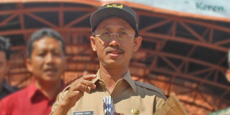 Bupati Pamekasan Marah Warganya Diberi Raskin Busuk