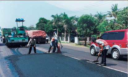 Aspal sebagian besar masih harus diimpor