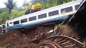 Kereta api lintas selatan dialihkan ke utara