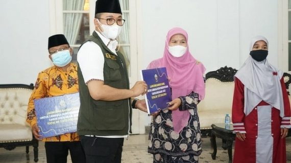 Bupati Bangkalan Serahkan Bantuan Sosial untuk Lembaga Non Pemerintah