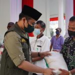 Ra Latif Perhatikan Masyarakat Pesisir dengan Berikan Bantuan Sosial