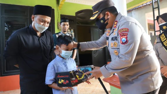 Tak Hanya Beri Bantuan Sosial Anak Yatim Piatu Korban Covid-19 Diberi Beasiswa Oleh Polres Mojokerto