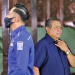 Lukisan ‘Kokoh Laksana Batu Karang, Lentur Bagai Samudera’ Dihadiahkan SBY pada AHY