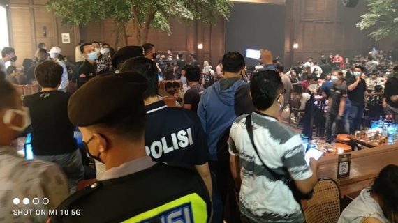 Langgar aturan PPKM, Kerumunan di Holywings Kemang terjadi