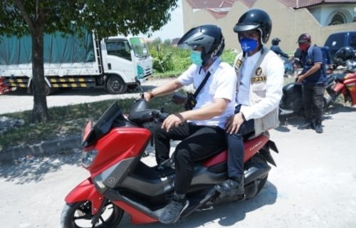 Bupati Bangkalan Ra Latif Sapa Warga Naik Motor ke Berbagai Lokasi