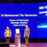 Mendagri Tito Karnavian Terima Penghargaan Alumni Terhormat dari NTU Singapura