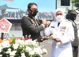 Gubernur Khofifah: Selamat HUT ke-76 TNI, Terima Kasih TNI, Tangani Pandemi Covid-19