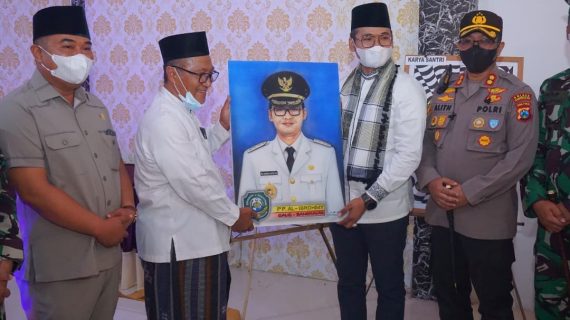 Bupati Bangkalan Ra Latif Kagumi Karya Seni Santri Al-Ibrohimy