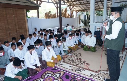 Bupati Bangkalan Ra Latif : Santri Harus Bangga dan Siap Hadapi Zaman