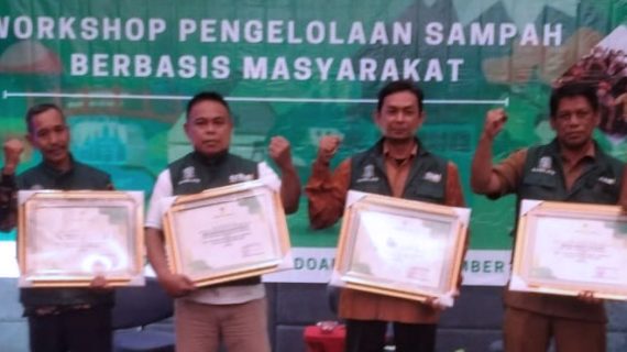 Pemprov Jatim Beri Penghargaan Desa dan Kelurahan Berseri di Lamongan