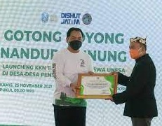 Digagas Dishut Jatim-Unesa, Khofifah Apresiasi KKN Tematik di Desa