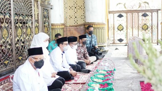 Wapres KH.Ma’ruf Amin Ziarah ke Makam Syaichona Moh. Cholil