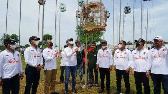 Ra Latif Membuka Lomba Seni Suara Ayam Bekisar Bupati Cup tahun 2022