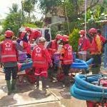 PMI Bantu Warga Terdampak Banjir Di Kab Jember