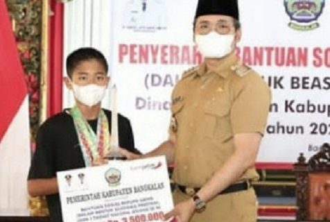 Bupati Abdul Latif Berikan 943 Subsidi Siswa,412 Beasiswa Serta Bantuan 45.720 Guru Madin Untuk Kesejahteraan Pendidikan