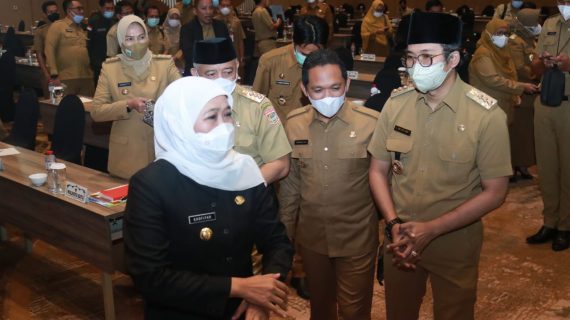 Bupati Bangkalan Abdul Latif  Rakor Penanggulangan Penyakit PMK Bersama Gubernur Jatim