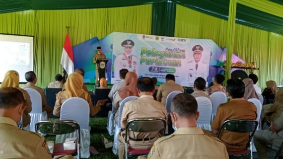 KH Salwa Arifin : Pemkab Bondowoso Beri Pelayanan Perizinan Gratis Bersama Pemprov Jatim