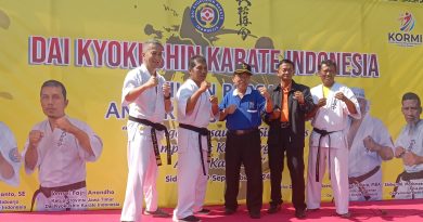 H. MG Hadi Sutjipto Ketua Umum KORMI Sidoarjo Membuka Latihan Bersama DKKI Antar Dojo Se Jatim di Krian