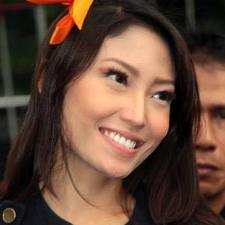 Ayu Dewi Dikaruniai Bayi Perempuan