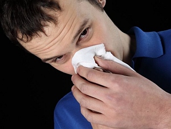 Bersin & Hidung Gatal, Gejala Flu atau Alergi?