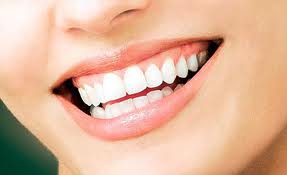 Gigi Putih Bisa Bikin Anda Lebih Muda 5 Tahun