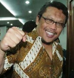 Ribuan Fotocopy KTP Pendukung Eggy Sudjana Dikirim Ke KPU Kab / Kota