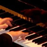 Bocah 7 Tahun Asal Surabaya Juara Dunia Piano di AS