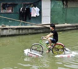 ITS kenalkan sepeda air di Surabaya