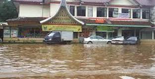 Banjir Juga Rendam Kawasan Bungurasih