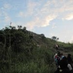 Bukit Terbelah, Warga Pilih Mengungsi