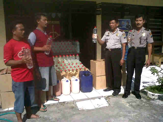 Polisi Gresik Sita 144 Botol Minuman Keras