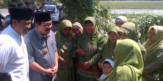 11 Ibu-ibu Muslimat NU cegat Soekarwo di Kantor Muhammadiyah