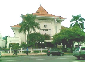 DPRD Surabaya Ingatkan Legislator Pindah Parpol Segera Mundur