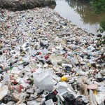 Awas, Buang Sampah di Sungai Bisa Ditangkap