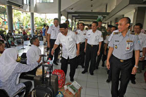 Gubernur Jatim Lepas Mudik Gratis di Stasiun Gubeng Surabaya